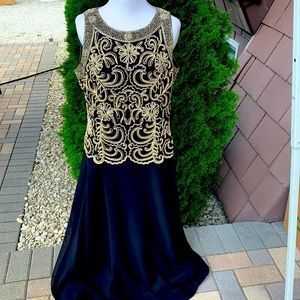 Very nice gown with scarf